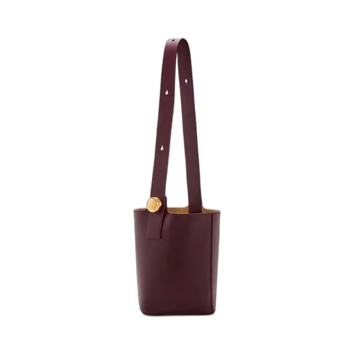 Medium Pebble bucket in mellow calfskin