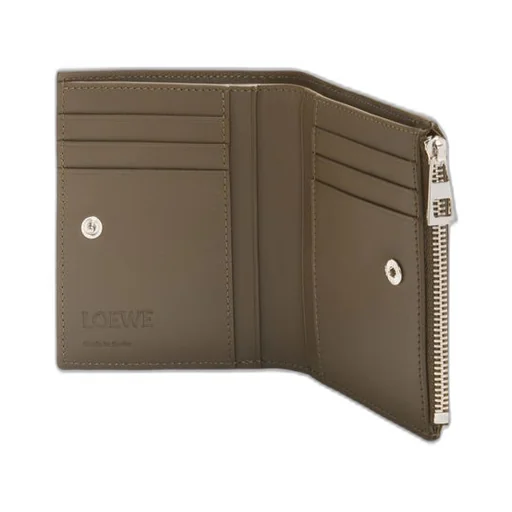 Slim compact wallet in shiny calfskin