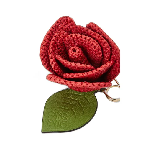 Rose pin in raffia and brass