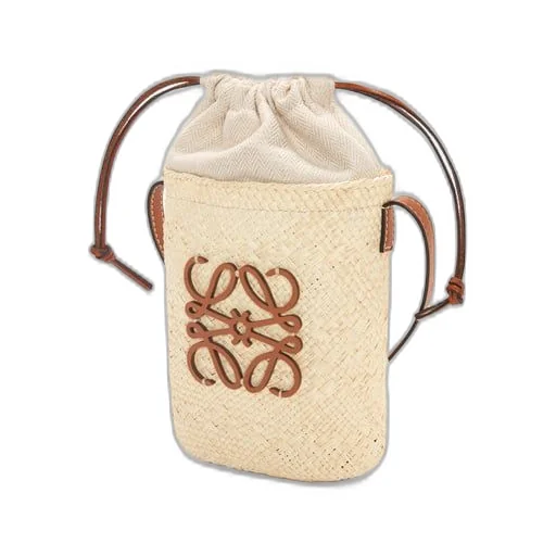 Square pocket in iraca palm and calfskin