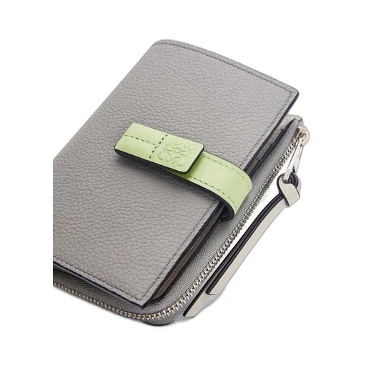 Slim compact wallet in soft grained calfskin