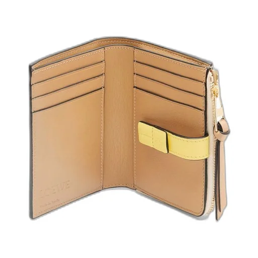 Slim compact wallet in soft grained calfskin