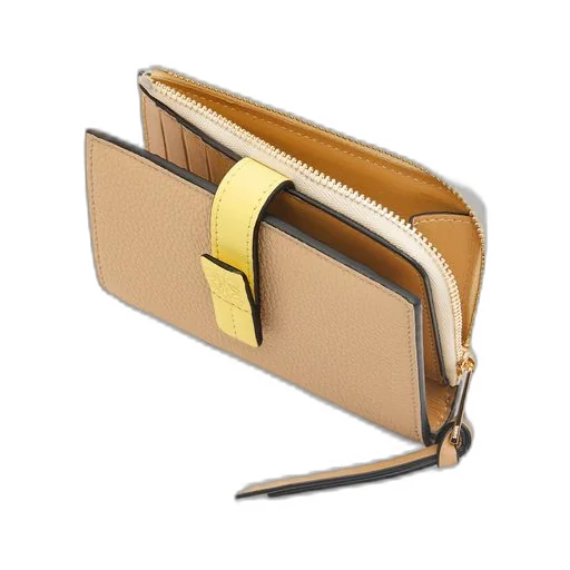 Slim compact wallet in soft grained calfskin