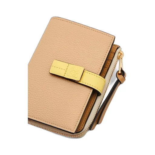 Slim compact wallet in soft grained calfskin
