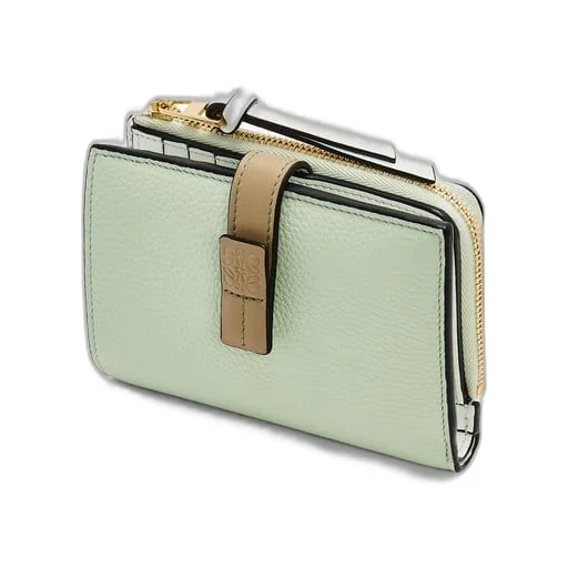 Slim compact wallet in soft grained calfskin