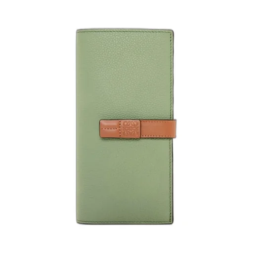 Large vertical wallet in grained calfskin