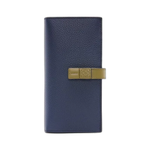 Large vertical wallet in soft grained calfskin