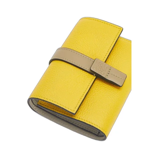 Small vertical wallet in soft grained calfskin