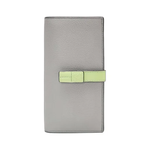 Large vertical wallet in grained calfskin