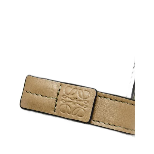 Slim compact wallet in soft grained calfskin
