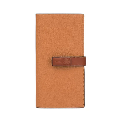 Large vertical wallet in grained calfskin