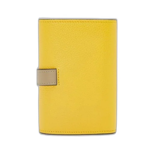Small vertical wallet in soft grained calfskin