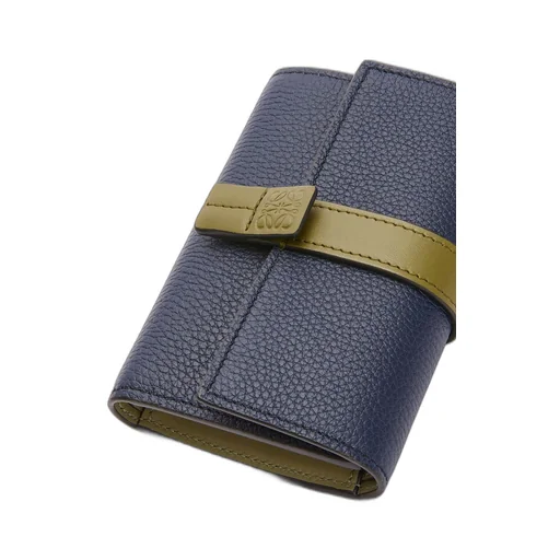 Small vertical wallet in soft grained calfskin