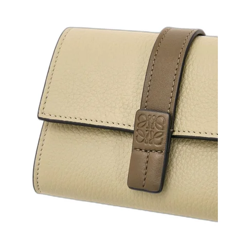 Small vertical wallet in soft grained calfskin