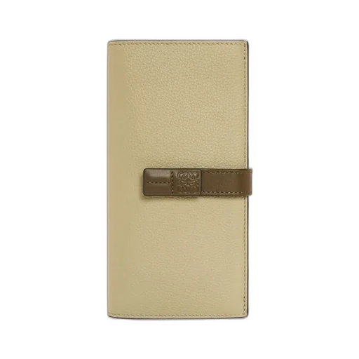 Large vertical wallet in grained calfskin