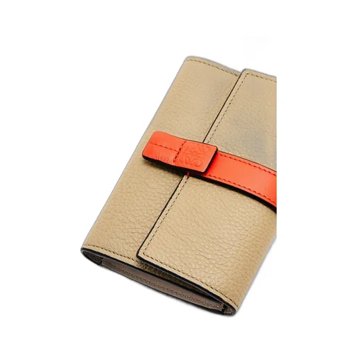 Small vertical wallet in soft grained calfskin