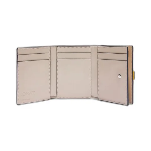 Trifold wallet in soft grained calfskin