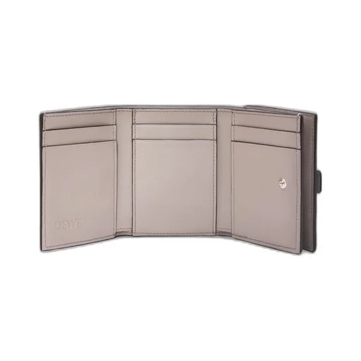 Trifold wallet in soft grained calfskin