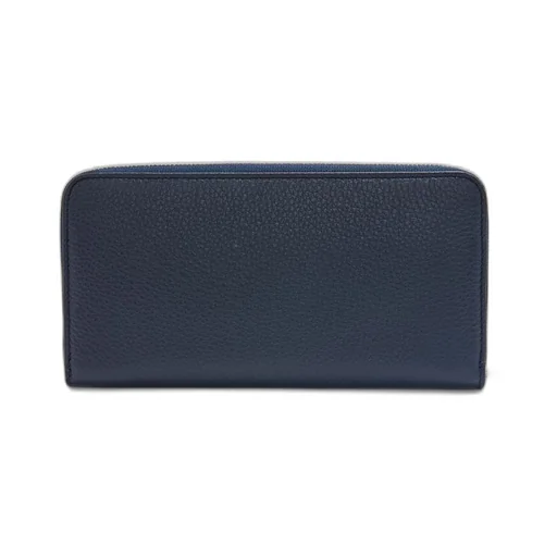 Zip around wallet in soft grained calfskin
