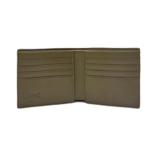 Bifold wallet in textured classic calfskin