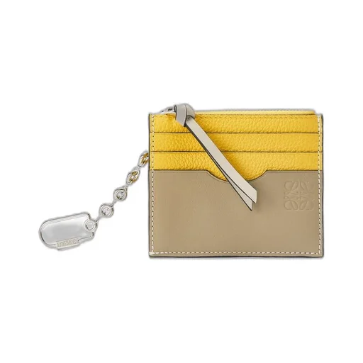 Square cardholder in soft grained calfskin with chain