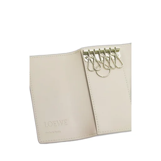 Anagram key case in pebble grain calfskin