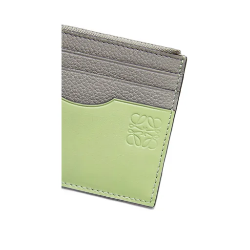 Square cardholder in soft grained calfskin with chain