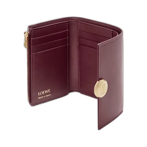 Pebble small vertical wallet in shiny nappa calfskin