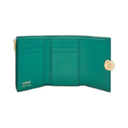 Pebble small vertical wallet in shiny nappa calfskin