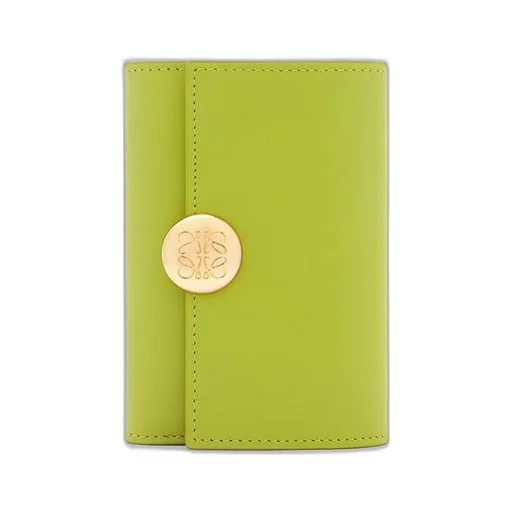 Pebble small vertical wallet in shiny nappa calfskin