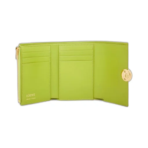 Pebble small vertical wallet in shiny nappa calfskin