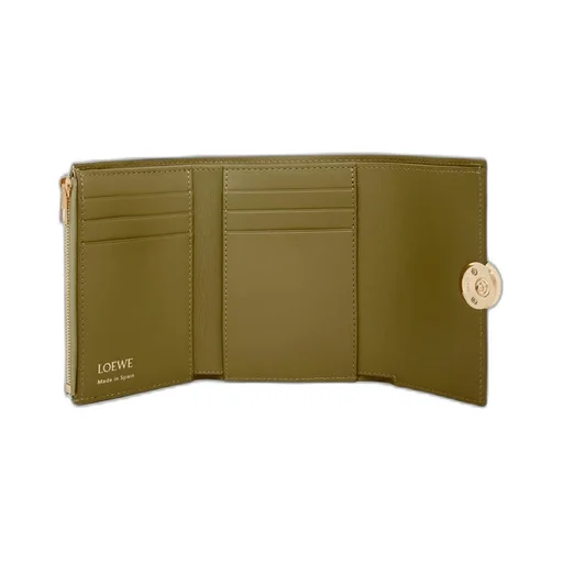 Pebble small vertical wallet in shiny nappa calfskin