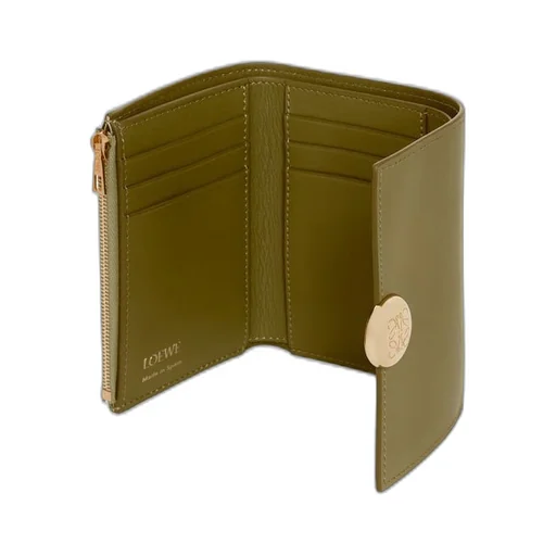Pebble small vertical wallet in shiny nappa calfskin