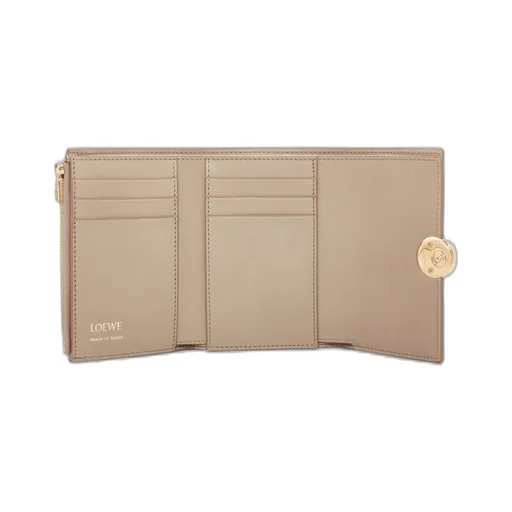 Pebble small vertical wallet in shiny nappa calfskin