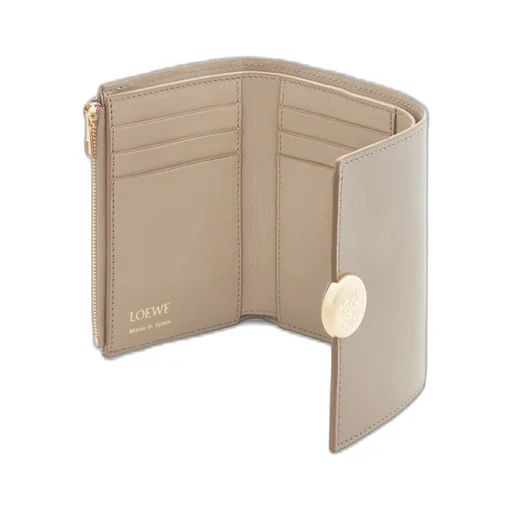 Pebble small vertical wallet in shiny nappa calfskin