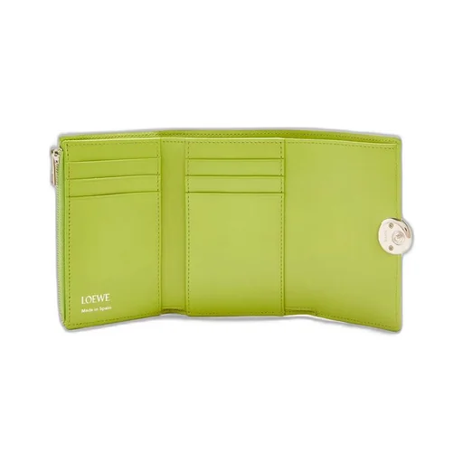 Pebble small vertical wallet in shiny nappa calfskin