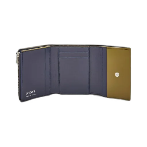 Trifold zip wallet in shiny nappa calfskin