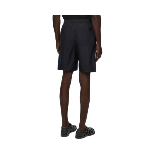 Shorts in technical silk