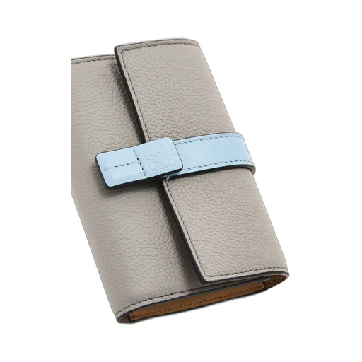 Small vertical wallet in soft grained calfskin
