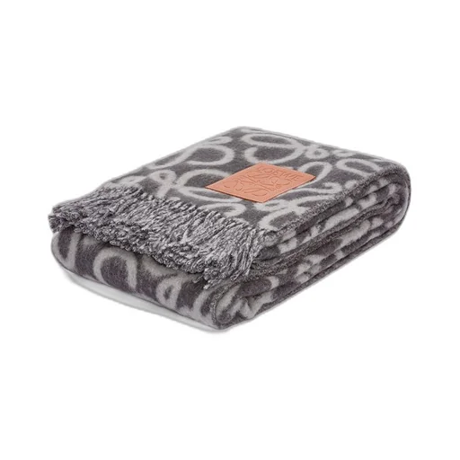 Anagram blanket in alpaca and wool