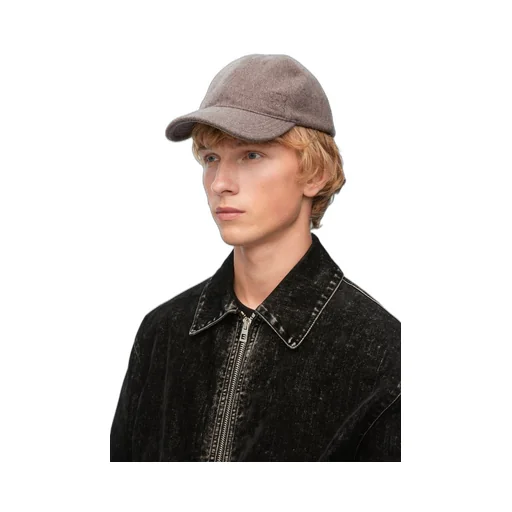 Cap in wool