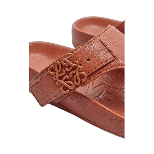 Ease toe post sandal in goatskin