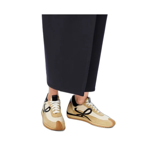 Flow Runner in nylon and suede