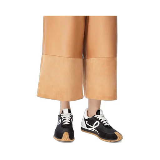 Flow Runner in nylon and suede