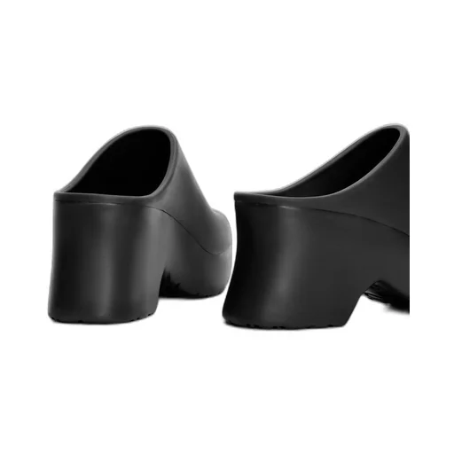 Foam clog in light foam rubber