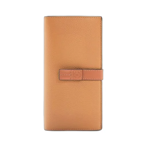 Large vertical wallet in grained calfskin