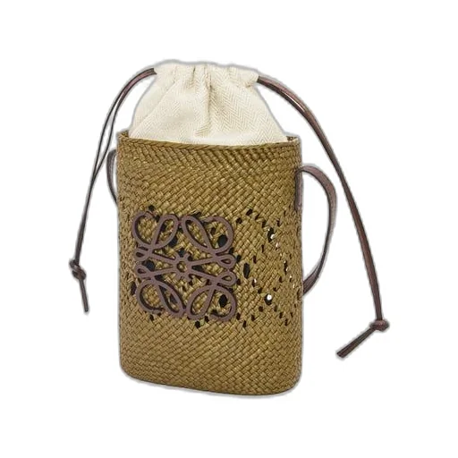 Anagram Ajouré square pocket in iraca palm and classic calfskin