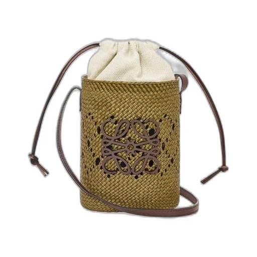 Anagram Ajouré square pocket in iraca palm and classic calfskin