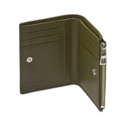 Slim compact walllet in textured classic calfskin