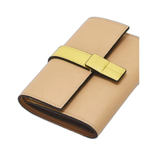 Small vertical wallet in soft grained calfskin